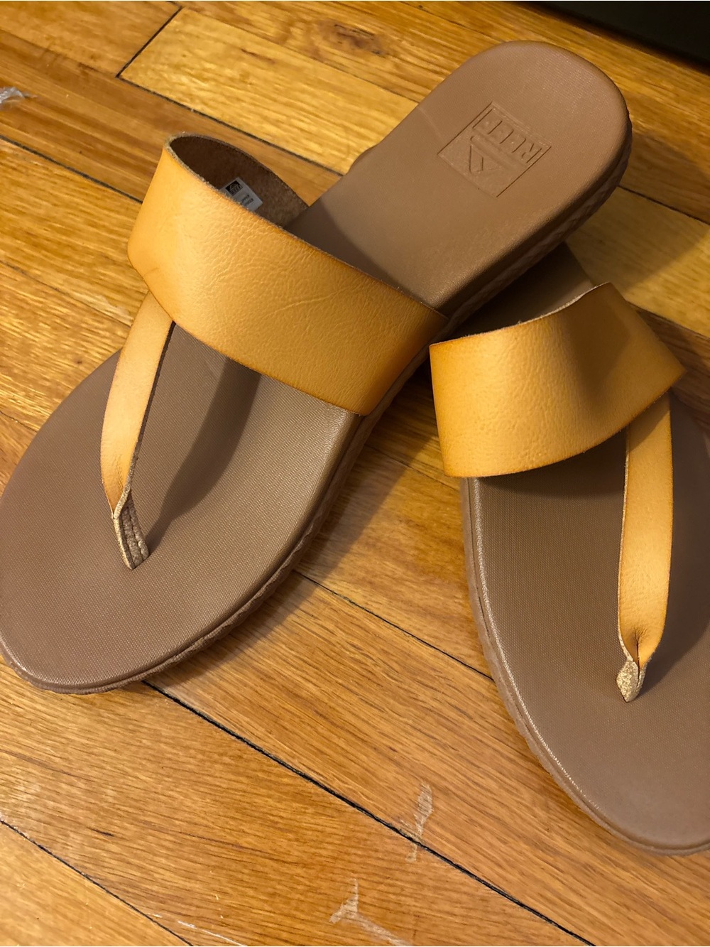 Reef Tan Brown Thong Sandals Logo Accent Slip On Women's US 12 EU 44. EUC